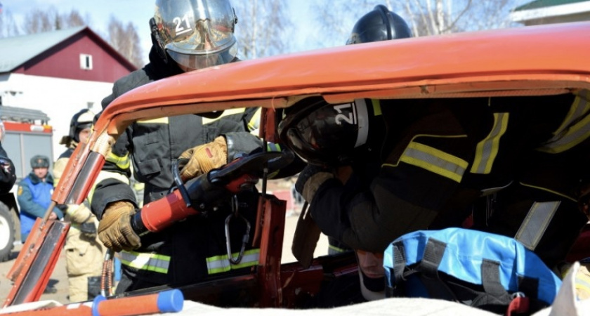 В Коми выбрали лучшую команду по спасению людей после автоаварии