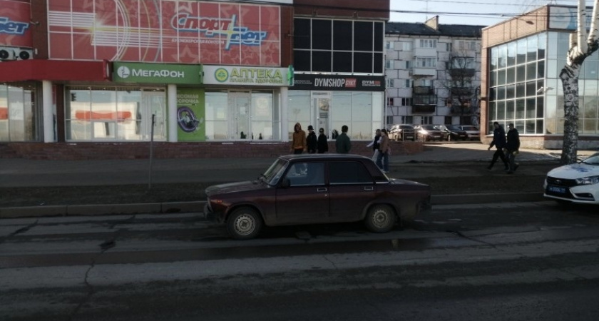 В Сыктывкаре ребенок выбежал на дорогу и попал под машину