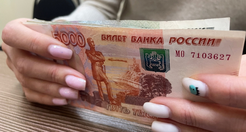 Российским семьям с детьми перечислят 23 000 рублей