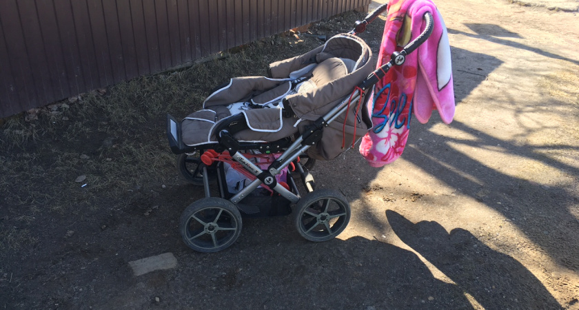 В Сыктывкаре иномарка сбила ребенка в коляске на пешеходном переходе