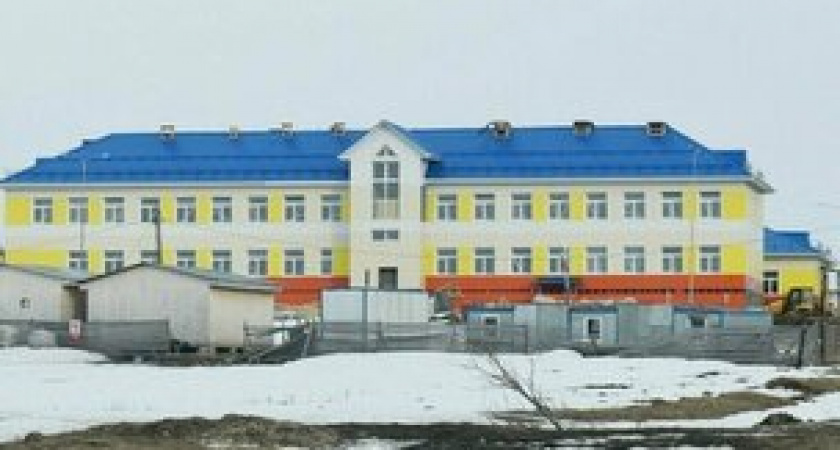 Глава Коми проинспектировал строительство двух детских учреждений в Ижемском районе