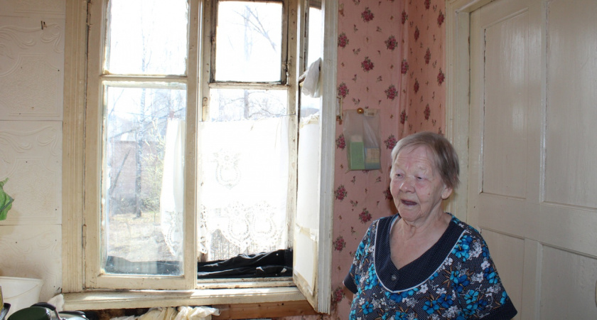 “Воды нет, туалет выносим на улицу": сыктывкарцы рассказали, как живут в аварийном доме