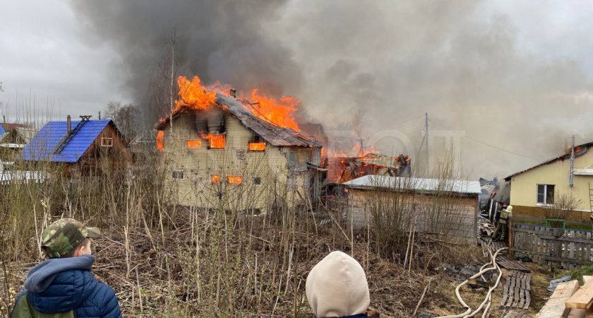 Выяснились подробности о пожаре в Сыктывкаре недалеко от ТРЦ "Июнь"