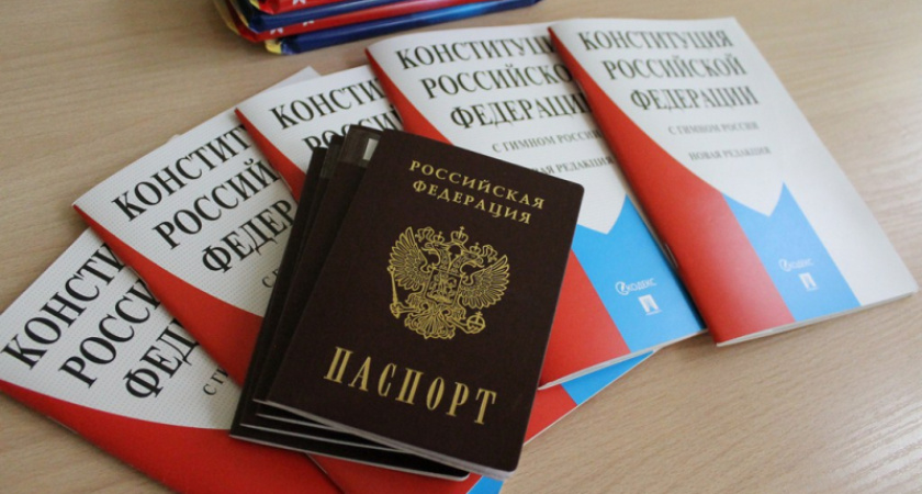 Воспитанники интерната Католикова получили паспорта из рук сотрудников МВД