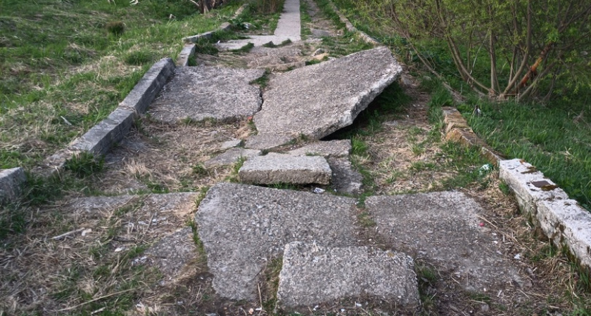 Сыктывкарцы жалуются на разбитый спуск к эжвинскому пляжу