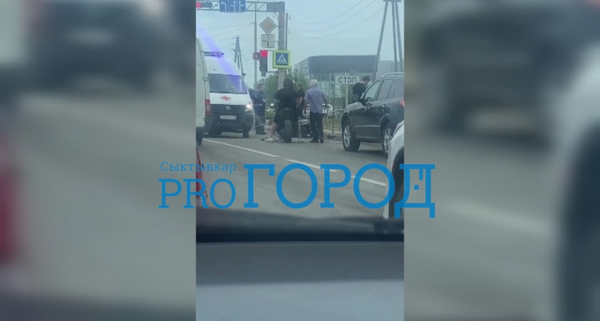 В Сыктывкаре произошло ДТП с мотоциклистом, где пострадали люди