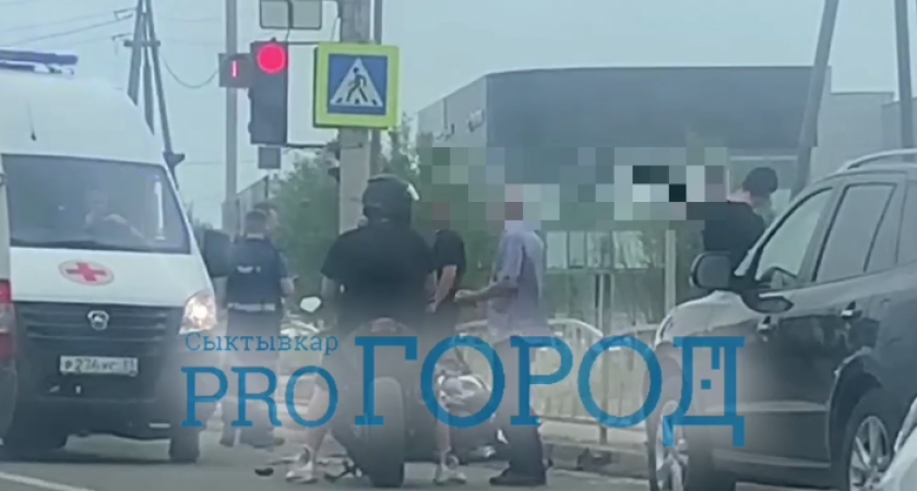 Стали известны подробности аварии с мотоциклистом на перекрестке в Сыктывкаре