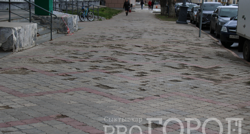 Ремонт тротуара на улице Ленина в центре Сыктывкаре подорожал на миллион рублей