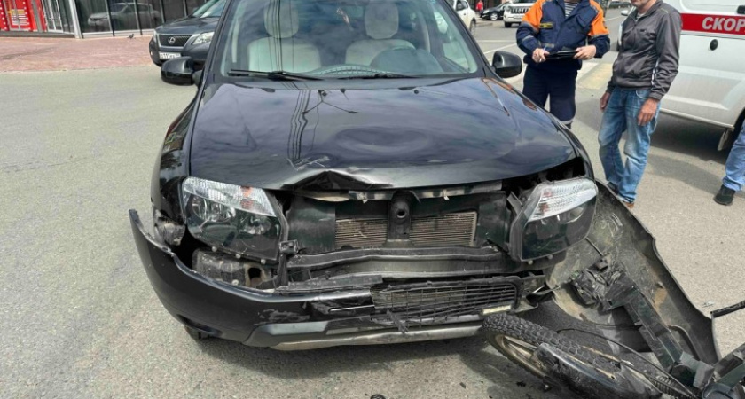 В Сыктывкаре пенсионер на иномарке сбил мужчину на мопеде