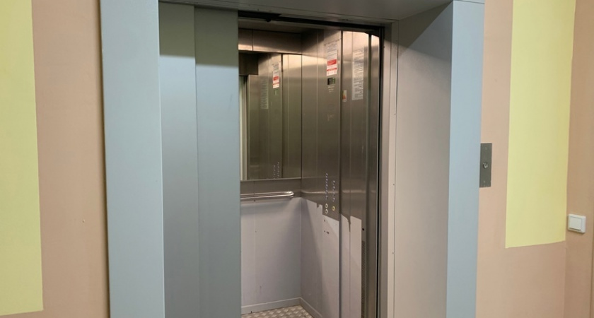 В Коми семилетний ребенок застрял в лифте