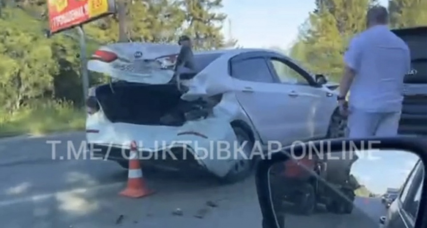 В Сыктывкаре водитель протаранил три машины 