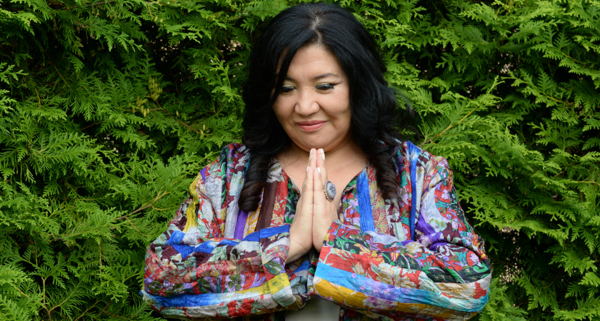 Шаманка Кажетта Ахметжанова предсказала трем знакам счастье в ближайшие пять лет