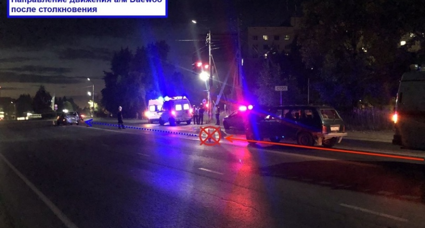 В Сыктывкаре ВАЗ на светофоре врезался в иномарку  