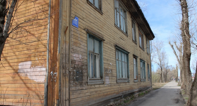 Житель Коми не хотел выселяться из старого дома в закрывающемся посёлке 