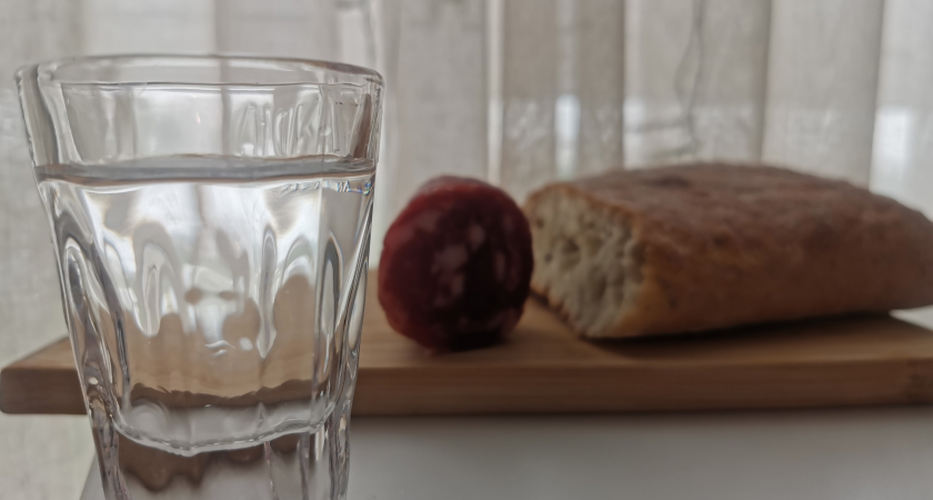 В Коми девушка украла в магазине водку 