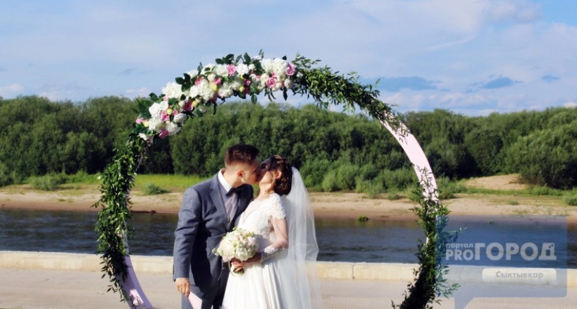 Астролог назвала знаки зодиака, кому в конце августа 2023-го повезет встретить свою любовь