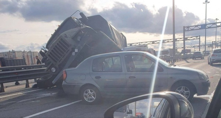В аварии на кольцевой дороге в Санкт-Петербурге погибли два солдата-срочника из Коми