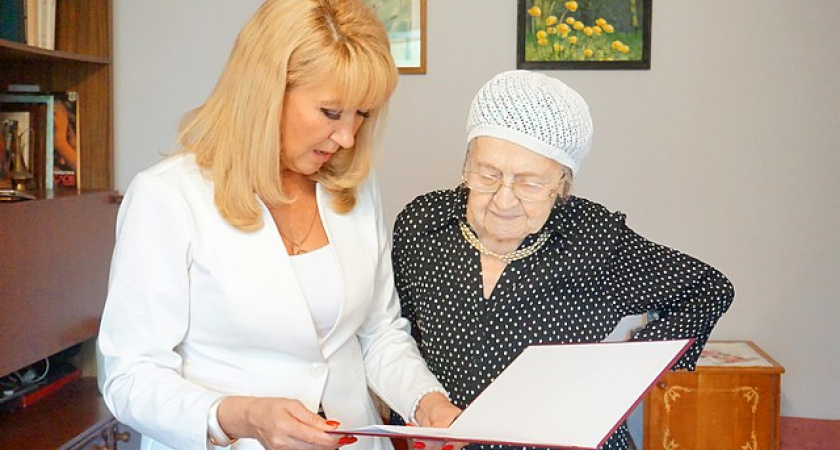 Сыктывкарку поздравили со 100-летним юбилеем от имени Путина