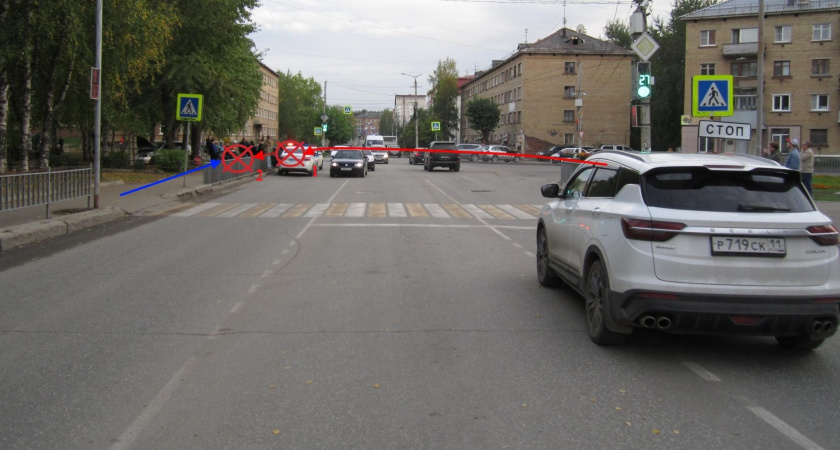 В Ухте водитель протаранил ограждение и на тротуаре задел ребенка