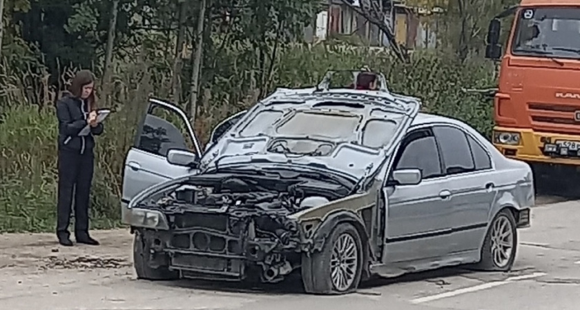 "Стреляли по колесам": в Коми водитель BMW попал в аварию во время погони