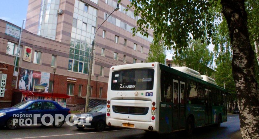 В Коми закупят 10 больших, 22 средних и семь малых автобусов