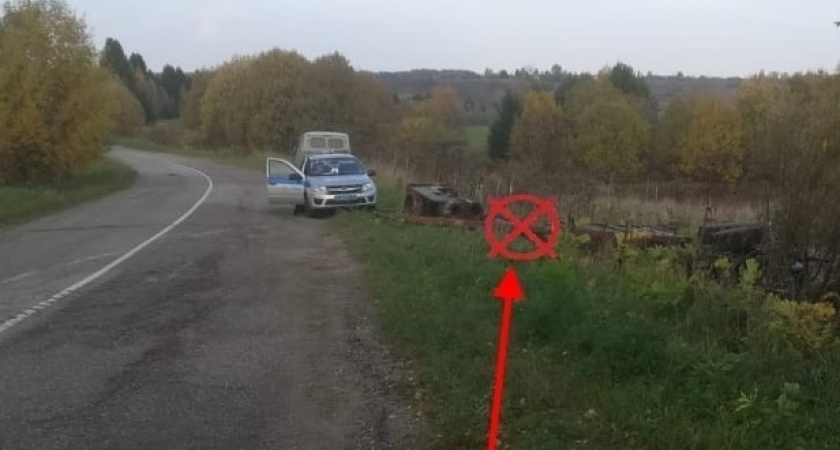 В Сысольском районе тракторист съехал с дороги в кювет и опрокинулся