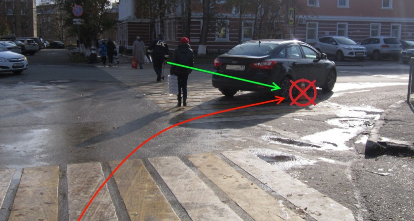 В Ухте женщина попала в больницу с переломом бедра после аварии на зебре