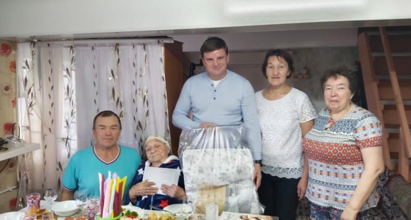 Путин поздравил жительницу Коми со столетием