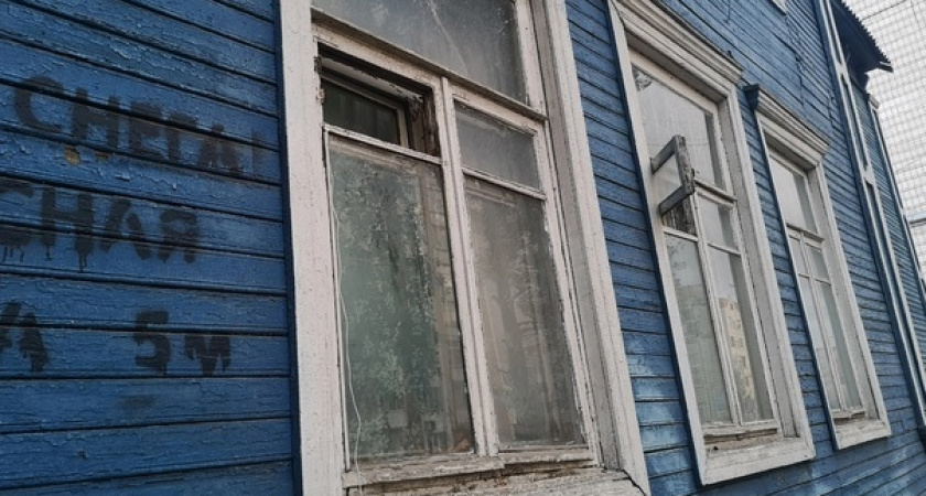 В Сыктывкаре 76-летняя пенсионерка в доме без отопления согревается газовой плитой 