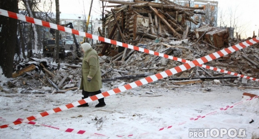 В Сыктывкаре снесут еще одну аварийную "деревяшку" 