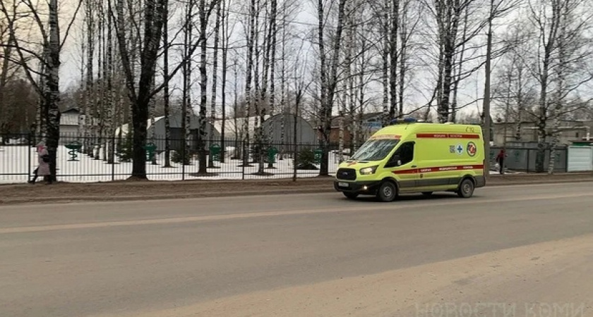 В Сыктывкаре четырехмесячный ребенок попал под колеса авто