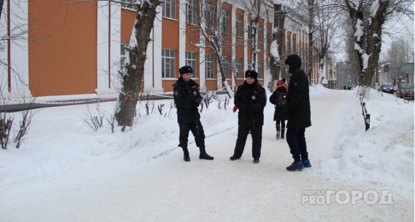 В Сыктывкаре поступили сообщения о минировании ТРЦ "Макси" и городского суда
