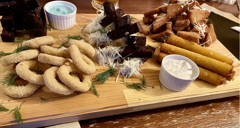 Эта привычка за столом сразу выдает низкий интеллект человека