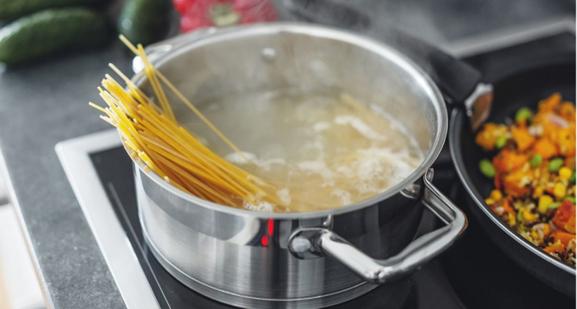 Не вздумайте выливать воду из-под макарон: вы не представляете, сколько от нее пользы