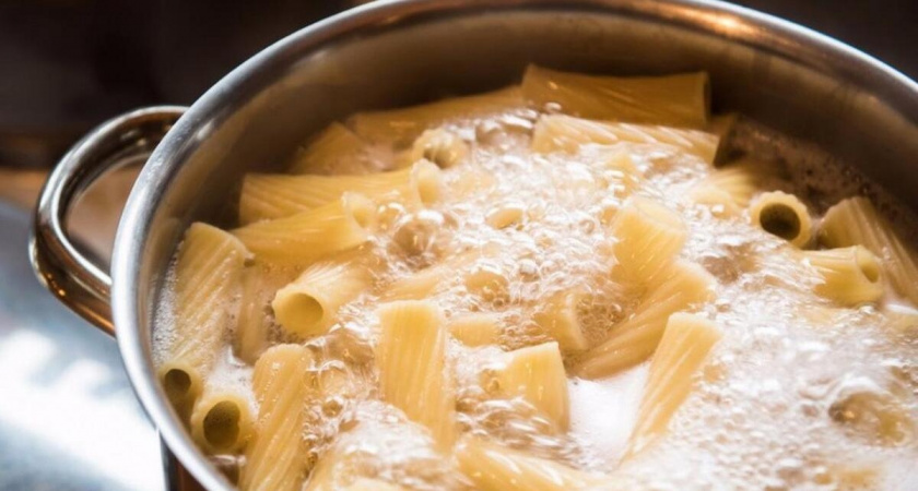 Не вздумайте выливать воду из-под макарон: вы не представляете, сколько от нее пользы