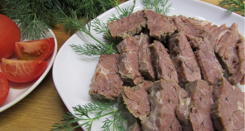 Нужно ли сливать «первую воду» при варке мяса: рассказывает шеф-повар