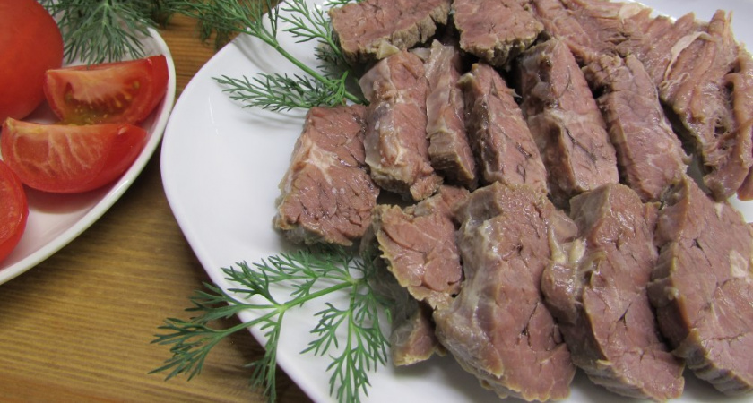 Надо ли сливать «первую воду» при варке мяса: шеф-повар поставил точку в вопросе