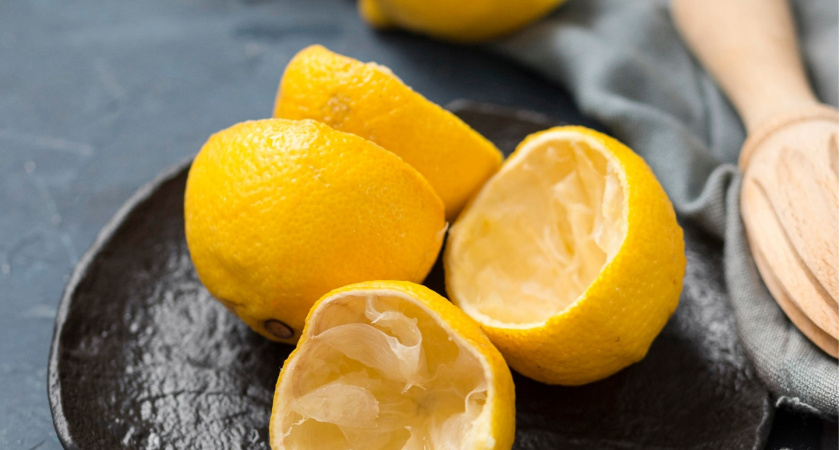 Сварите лимон и пейте эту воду натощак: утром не узнаете себя в зеркале