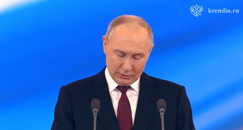 Правительство и администрация президента РФ ушло в отставку 