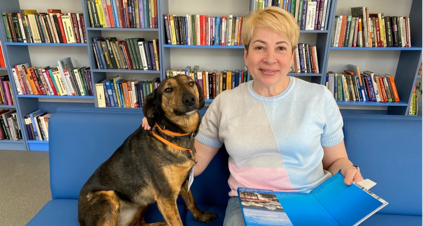 В Сыктывкаре почитать книги можно вместе с хвостатым сотрудником библиотеки