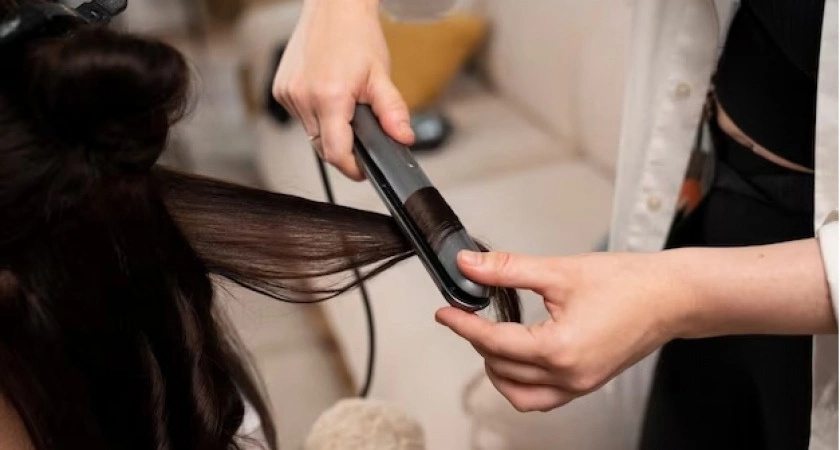 Топ 4 стрижки на среднюю длину, которые омолодят сразу 7 лет