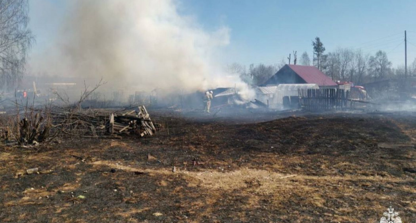В Сосногорске вспыхнул крупный пожар  