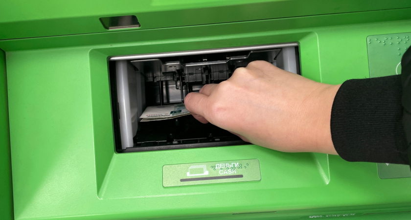 В Коми хотят уменьшить число банкоматов в торговых центрах
