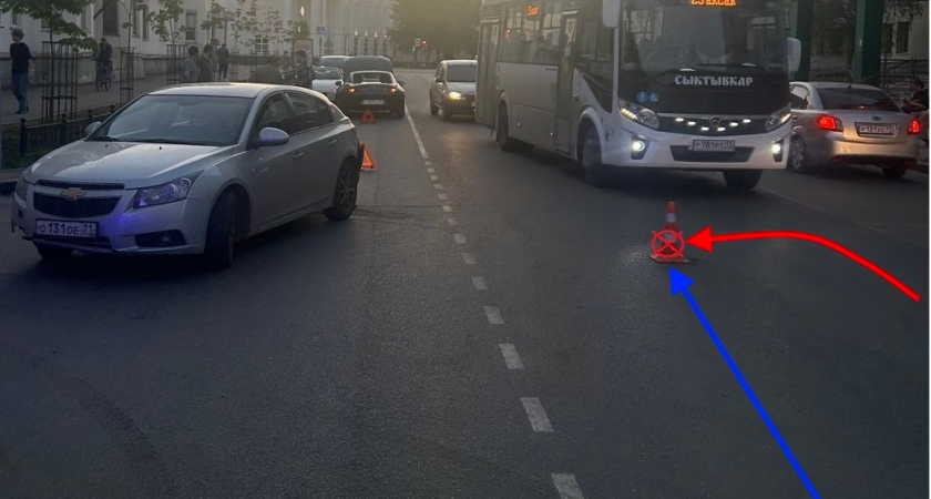 В Сыктывкаре ребёнок получил сотрясение в результате столкновения Mazda и Chevrolet