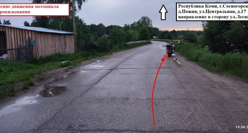 В Коми пьяный мотоциклист перевернулся на дороге 