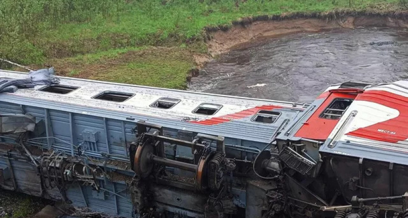 После ЧП с поездом в Коми в медучреждениях остаются 14 пострадавших