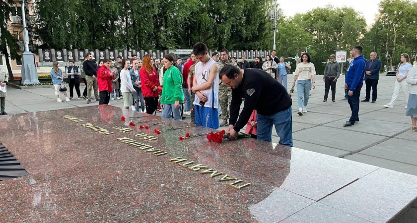 В Сыктывкаре почтили память погибших из-за схода вагонов в Коми