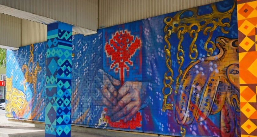 Улицы Сыктывкара украсили работы уличных художников