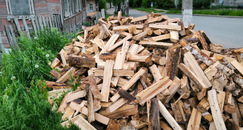 В Коми для жителей домов с печным отоплением сохранят льготы на дрова