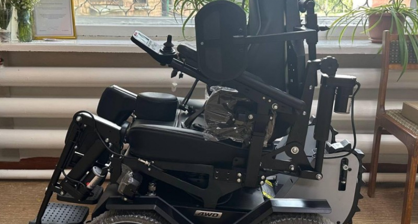 В Коми доставили две шагающие инвалидные коляски для участников СВО 